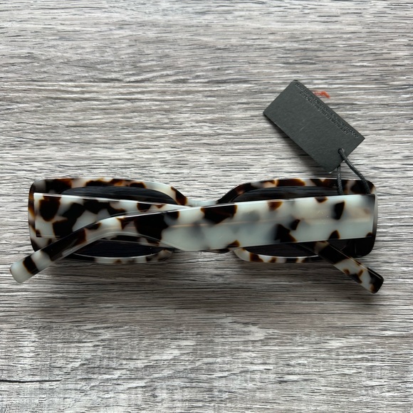 Charlotte Russe Tortoise Shell Sunglasses - Picture 7 of 9